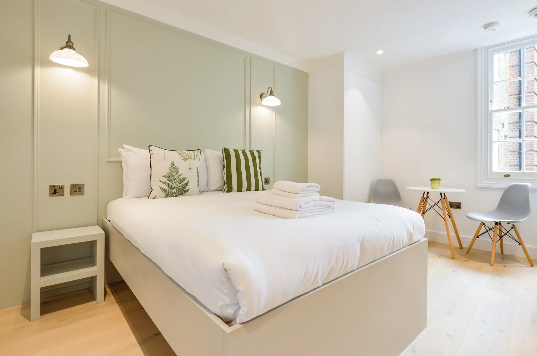 Farringdon apartment with sage panelling and large sash windows
